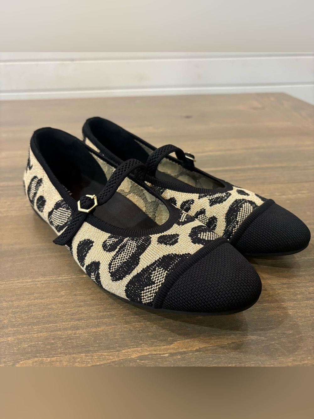 Vivaia Tamia Mary-Jane Almond-Toe Mary-Jane AdaptAll (Metallic Leopard) size 9.5